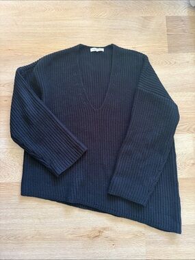 WeWoreWhat Black Ribbed V-Neck Sweater